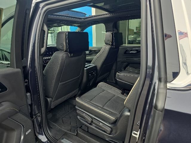 2025 Chevrolet Suburban Premier - Photo 28