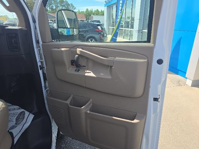 2025 GMC Savana Cargo Work Van - Photo 37