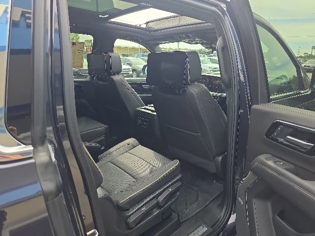2025 Chevrolet Suburban Premier - Photo 43