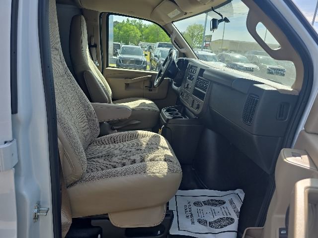 2025 GMC Savana Cargo Work Van - Photo 35