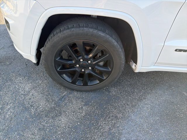 2017 Jeep Grand Cherokee Altitude photo 2