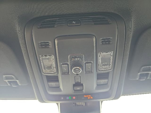 2025 Chevrolet Suburban Premier - Photo 22