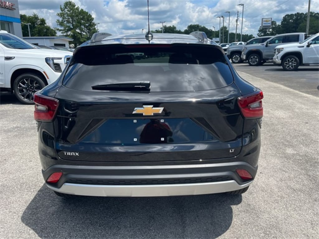 New 2025 Chevrolet Trax LT SUV
