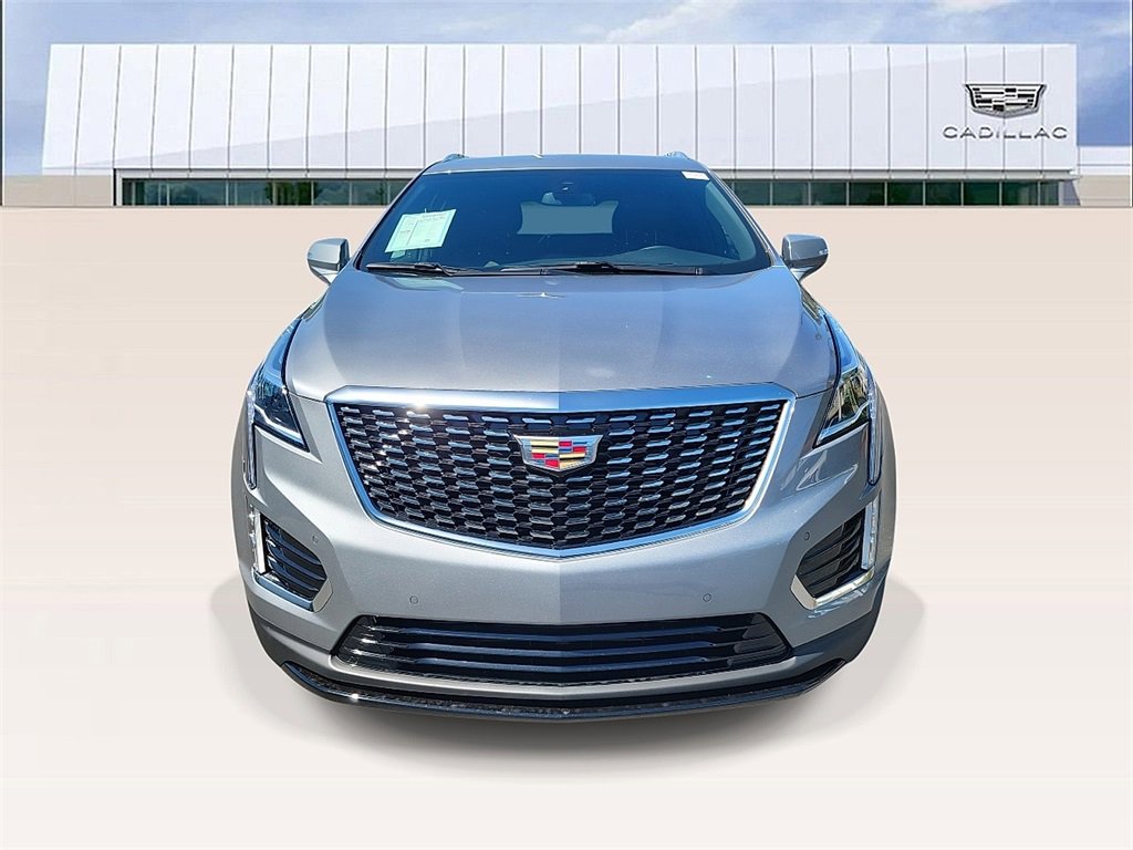 2025 Cadillac XT4 Luxury photo 3