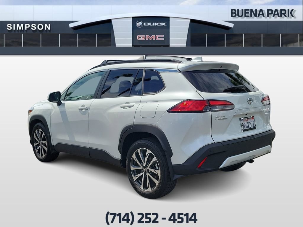 2024 Toyota Corolla Cross XLE photo 5