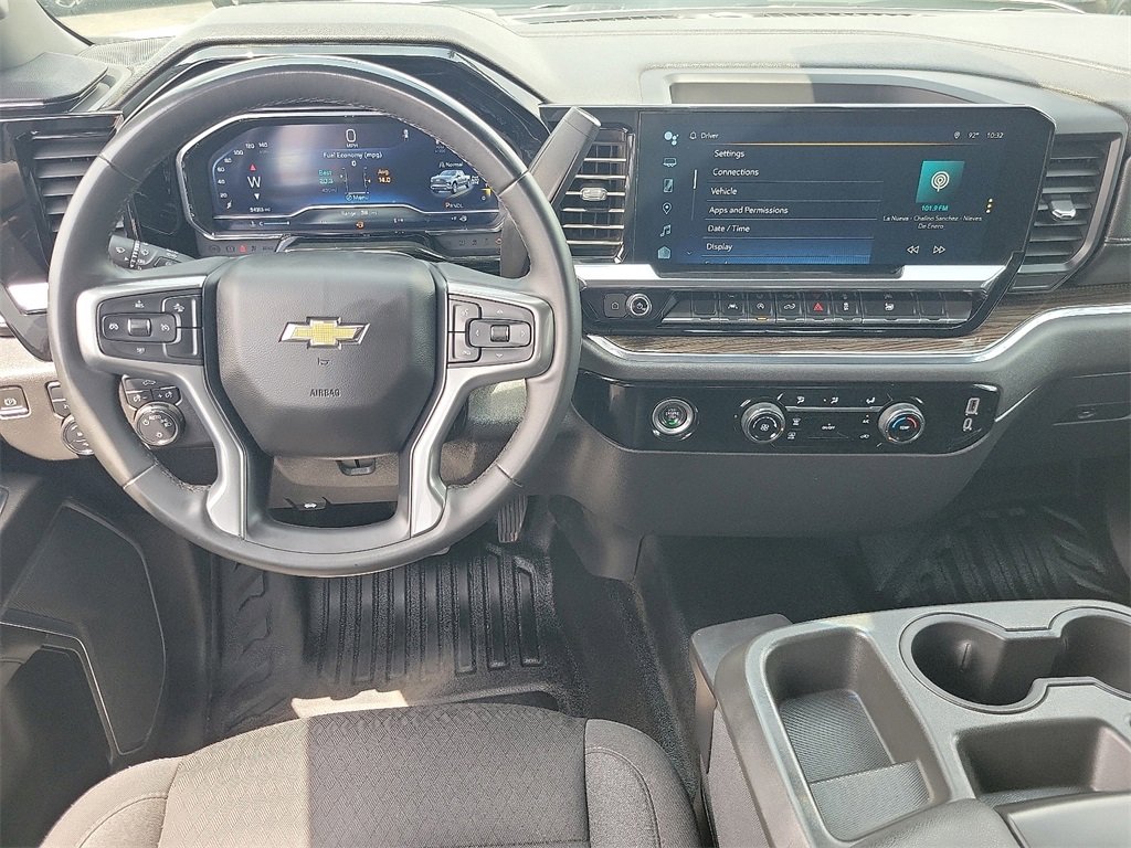 2024 Chevrolet Silverado 1500 LT photo 3