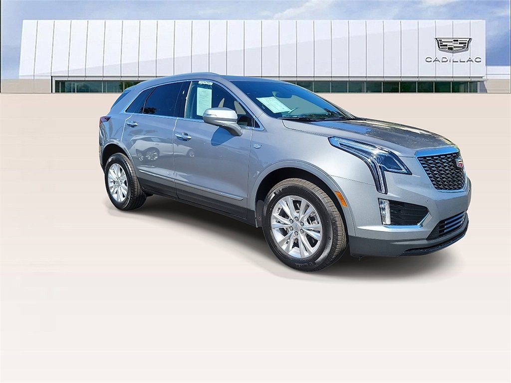 2025 Cadillac XT4 Luxury photo 2