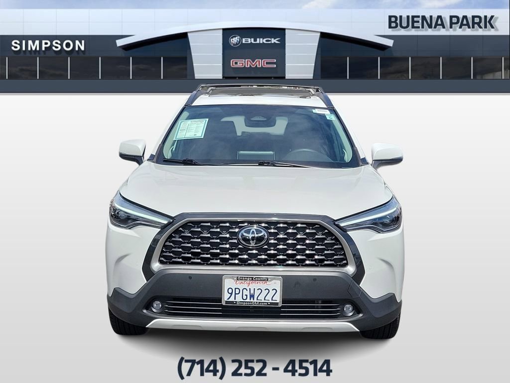 2024 Toyota Corolla Cross XLE photo 2