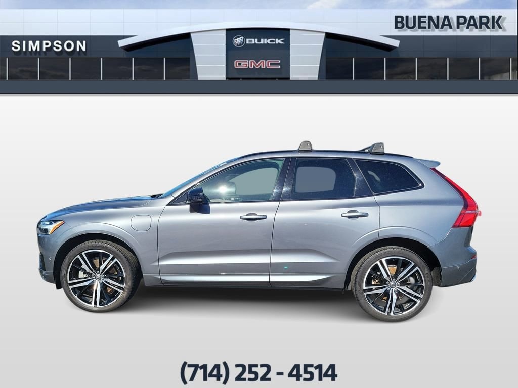 2021 Volvo XC60 R-Design photo 4