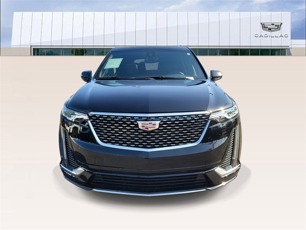 2025 Cadillac XT6 Luxury photo 3