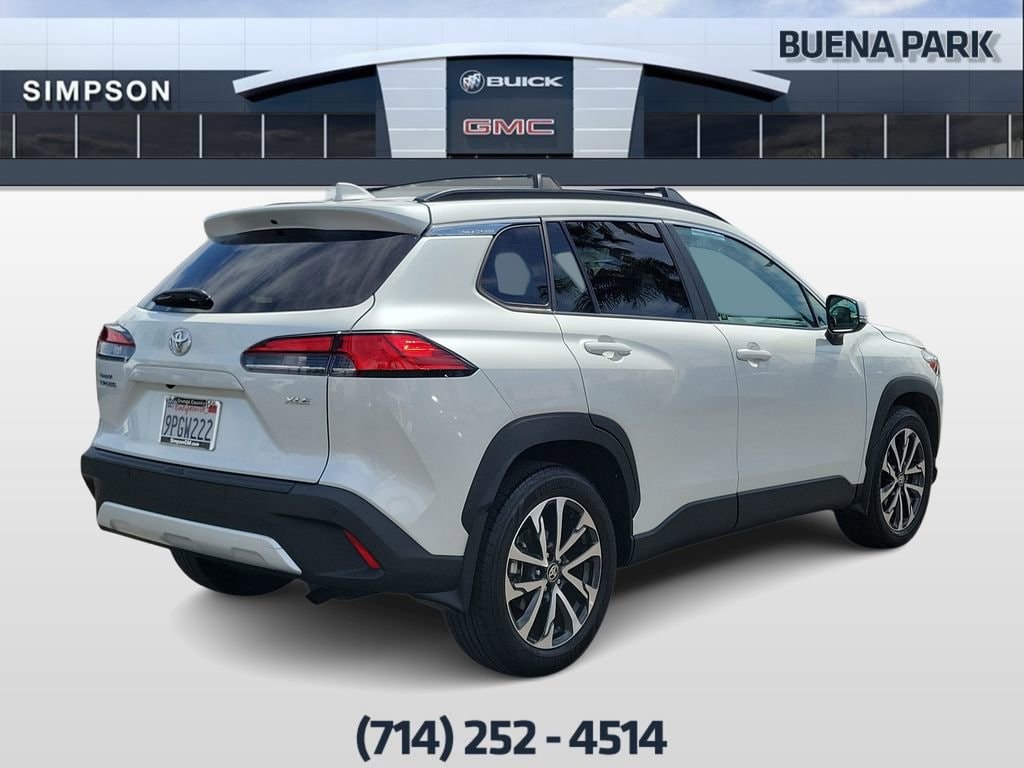 2024 Toyota Corolla Cross XLE photo 3