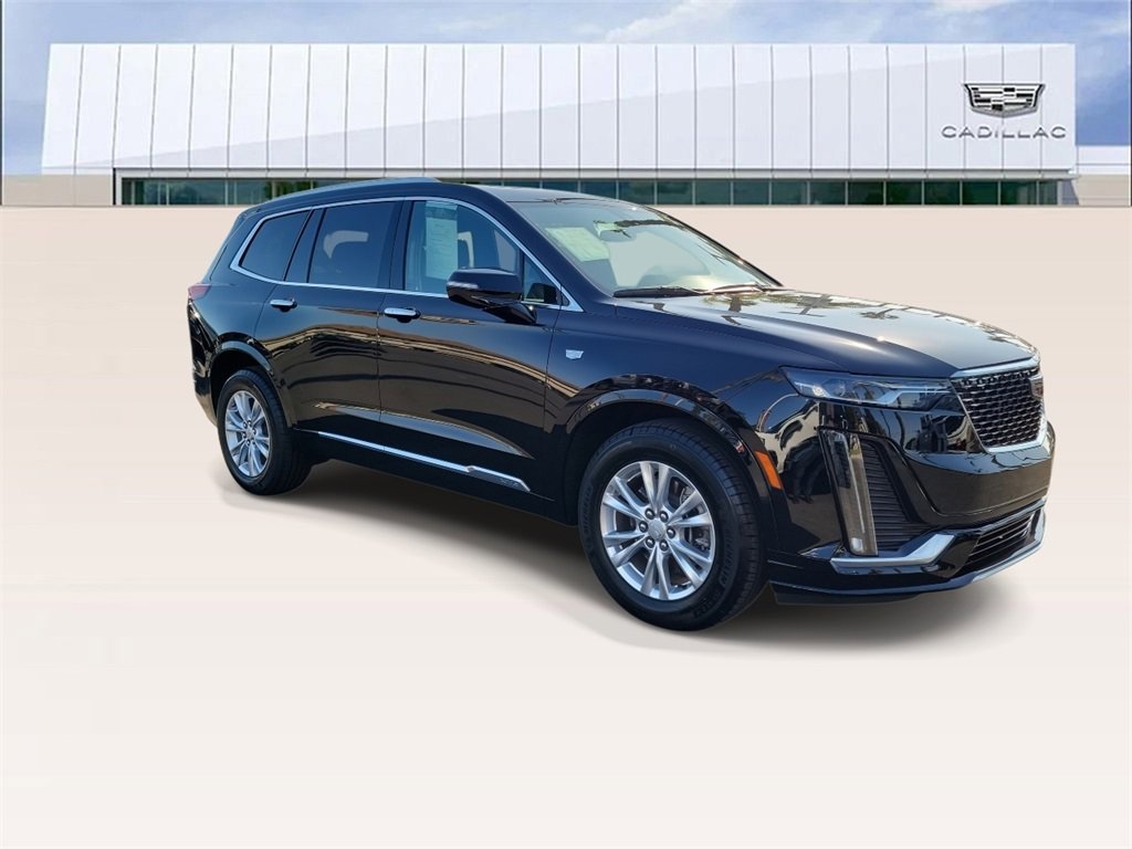 2025 Cadillac XT6 Luxury photo 2