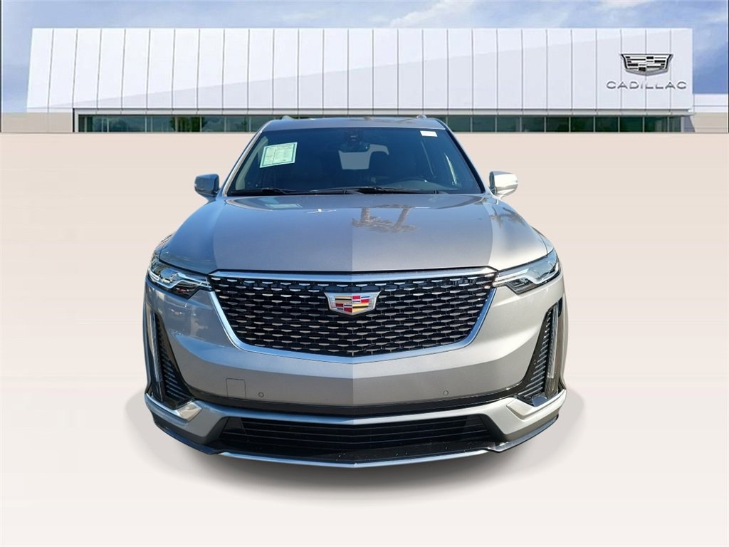 2025 Cadillac XT6 Luxury photo 3