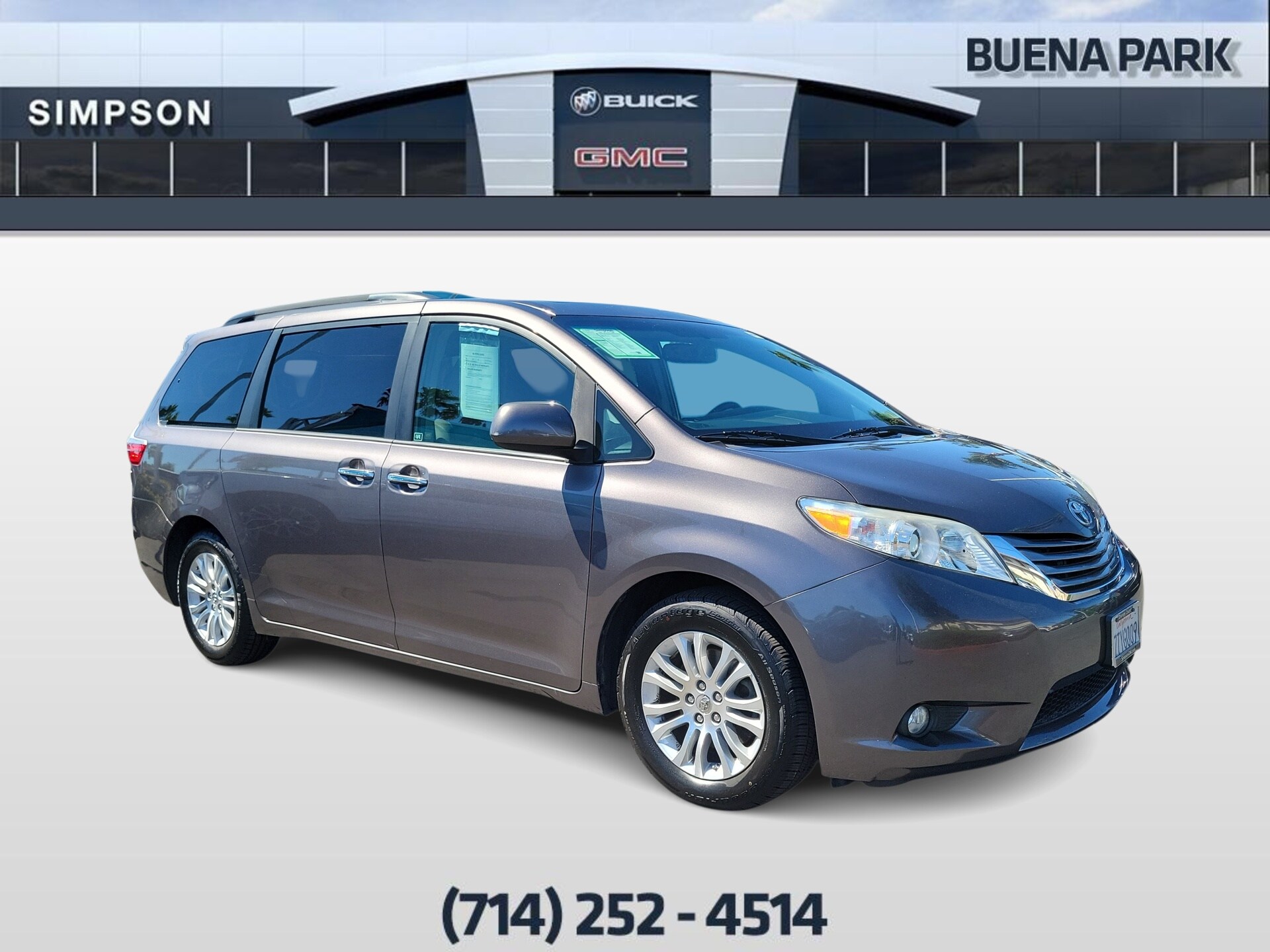 2016 Toyota Sienna XLE photo 2
