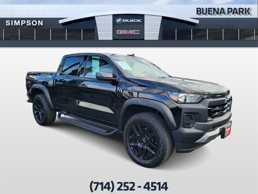 2025 Chevrolet Colorado Trail Boss photo 2