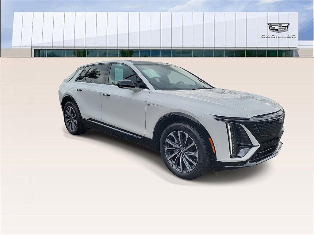2025 Cadillac Lyriq Sport photo 2
