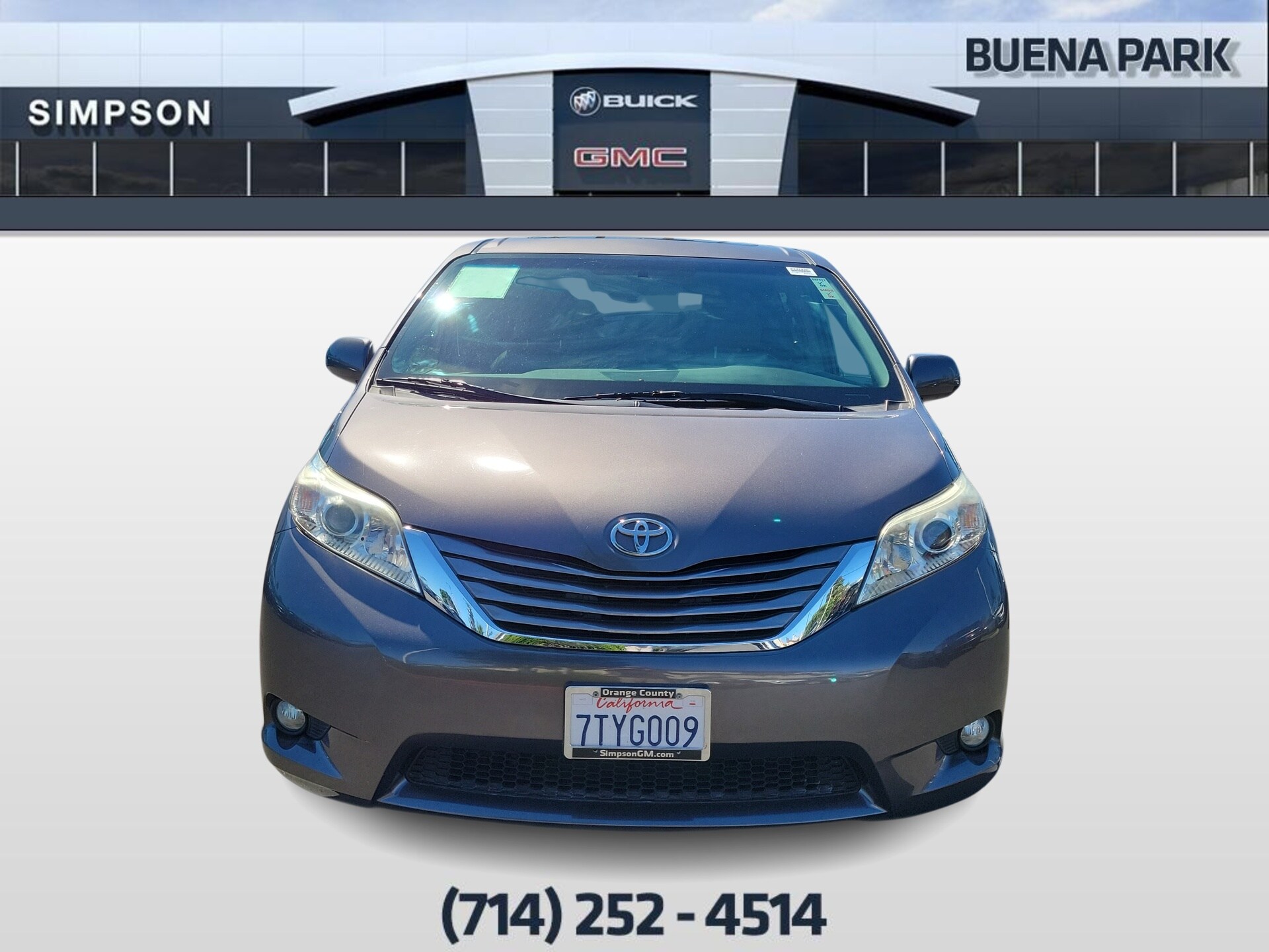 2016 Toyota Sienna XLE photo 3