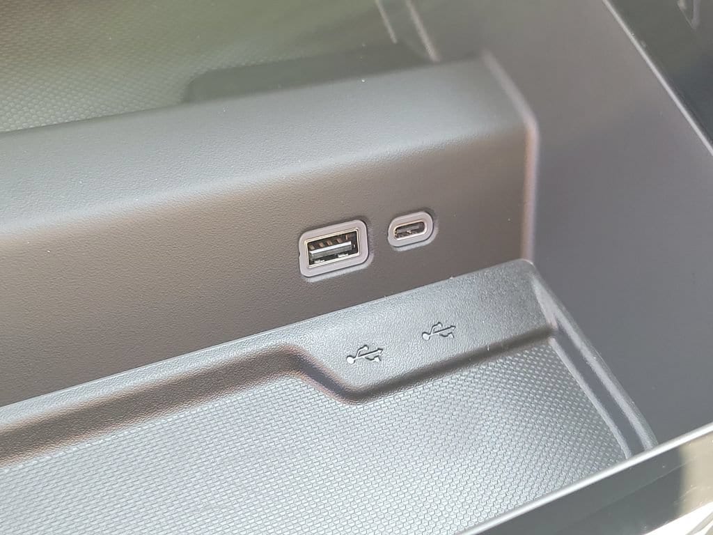 2026 Chevrolet Suburban LT - Photo 10