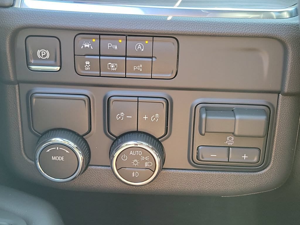 2026 Chevrolet Suburban LT - Photo 14