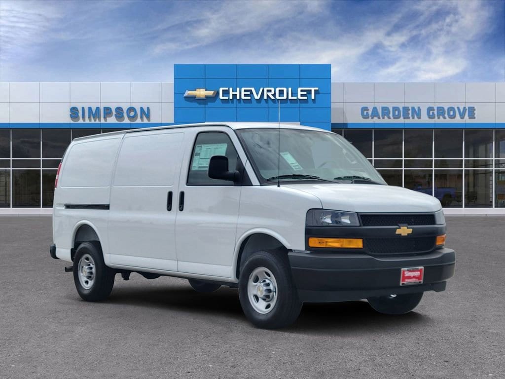 2026 Chevrolet Express 2500 Work Van HD's photo
