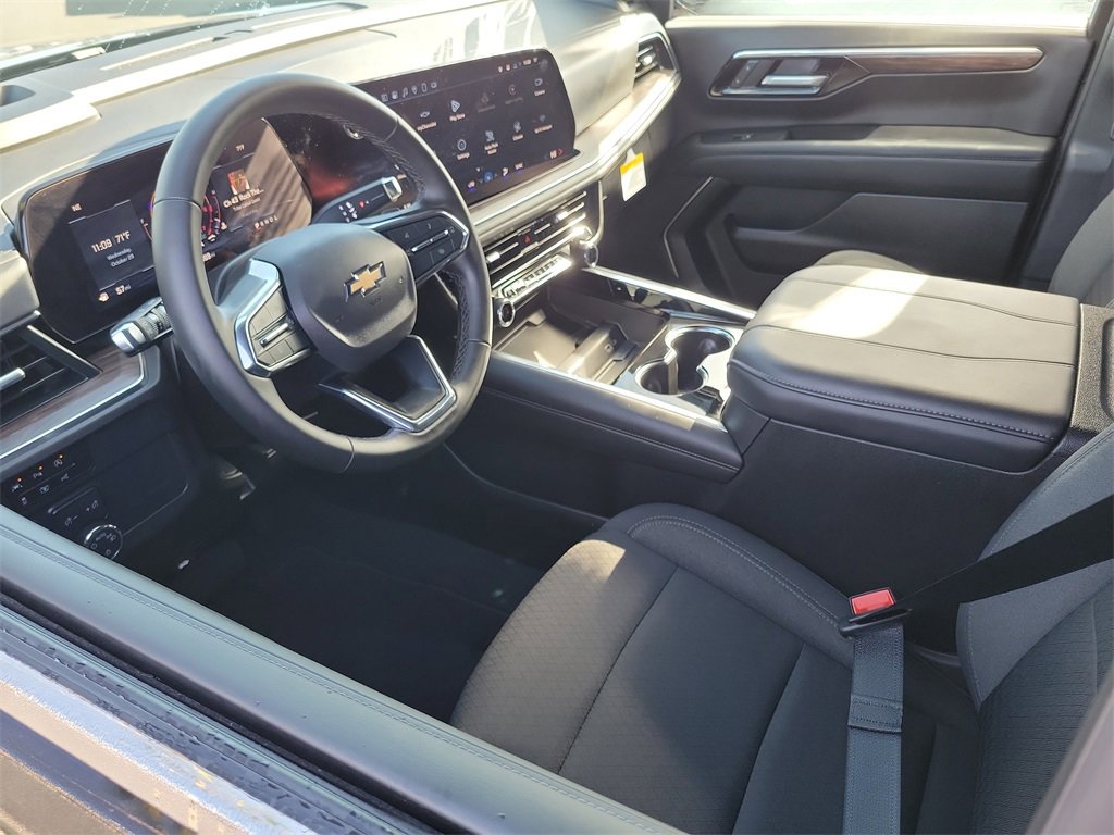 2025 Chevrolet Tahoe LS photo 3