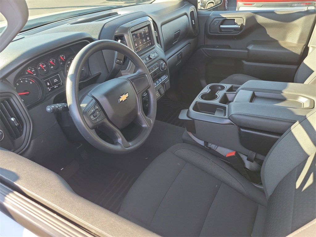 2025 Chevrolet Silverado 1500 Custom photo 3