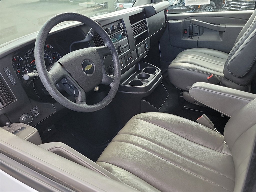 2022 Chevrolet Express Cargo 2500 Van photo 2