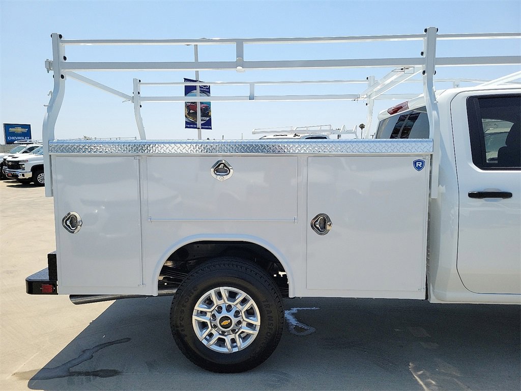 2025 Chevrolet Silverado 2500HD photo 3