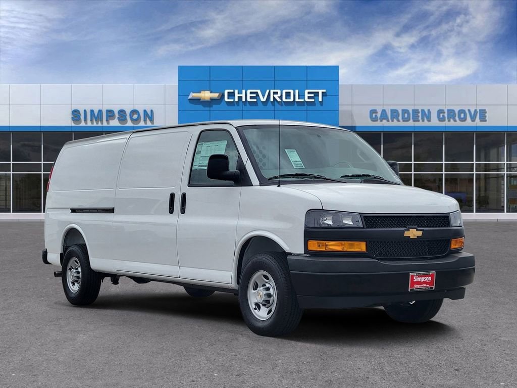 2026 Chevrolet Express 2500 Extended Work Van HD's photo