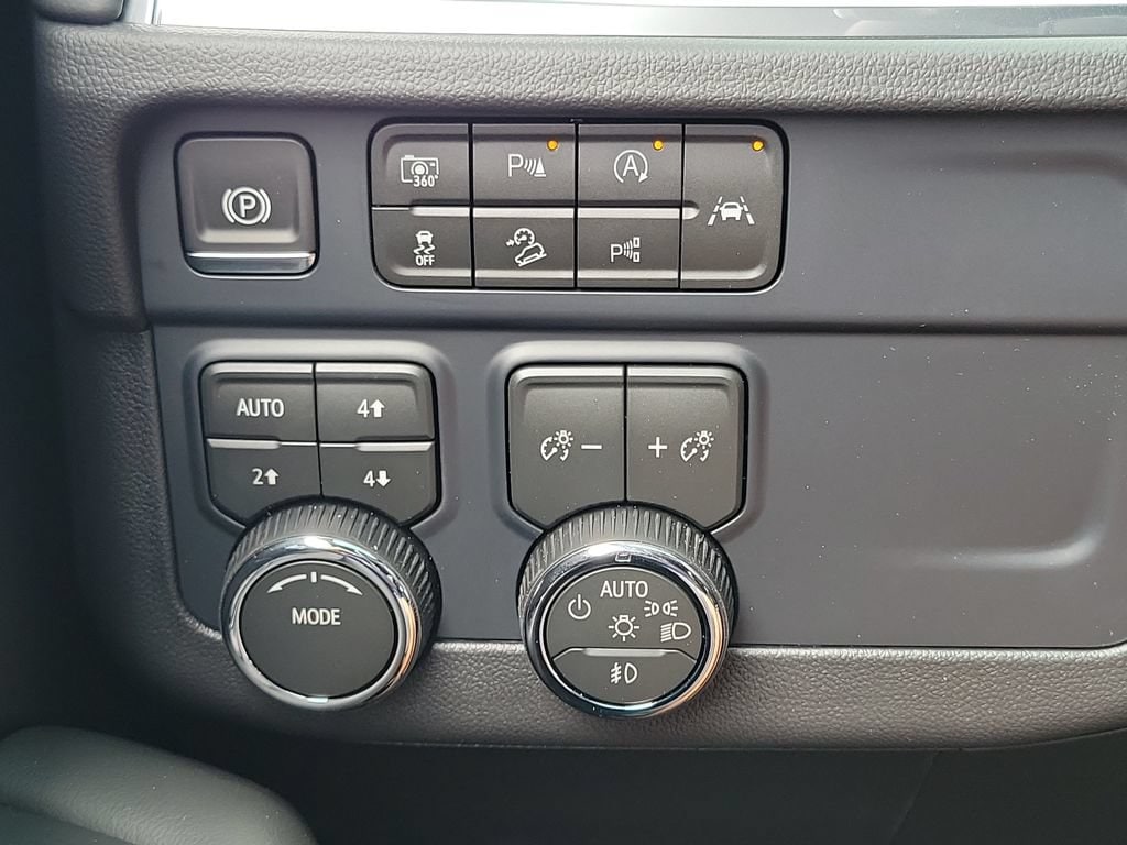 2026 Chevrolet Suburban Z71 - Photo 13