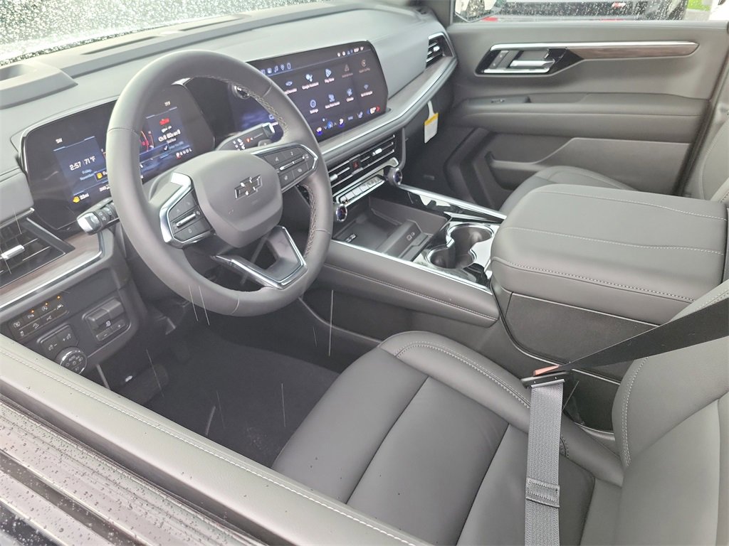 2026 Chevrolet Suburban Z71 photo 3