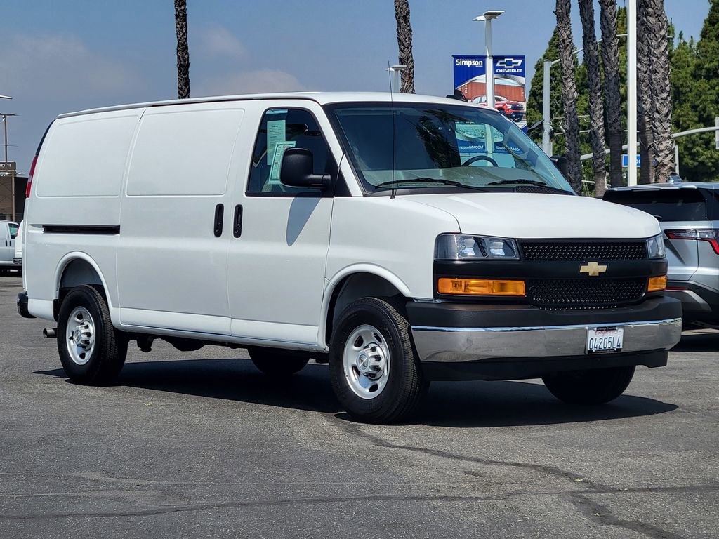 2025 Chevrolet Express 2500 Work Van HD's photo