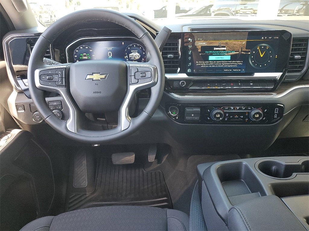 2025 Chevrolet Silverado 1500 LT photo 4