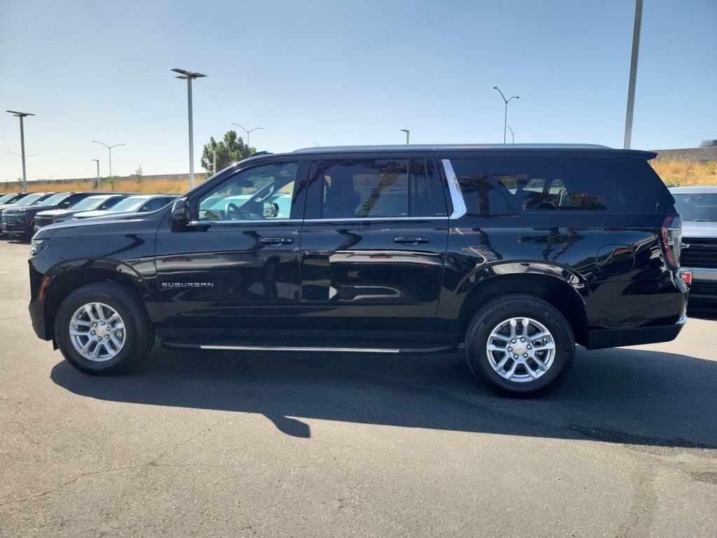 2026 Chevrolet Suburban LT - Photo 30