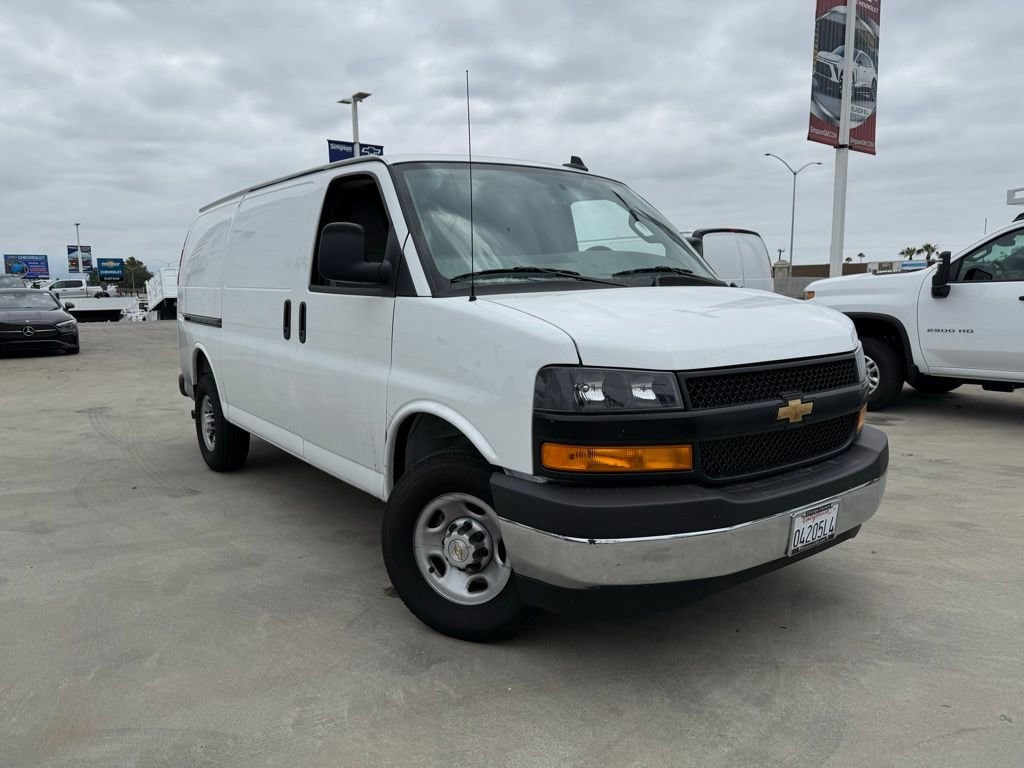 2025 Chevrolet Express 2500 Work Van HD's photo