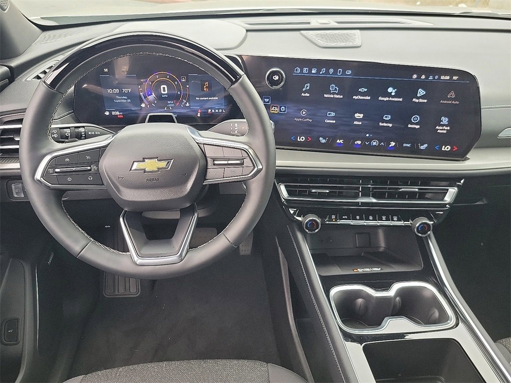 Used 2025 Chevrolet Traverse LT SUV