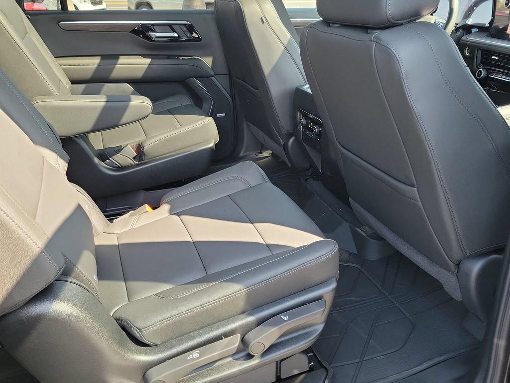 2026 Chevrolet Suburban Z71 - Photo 18