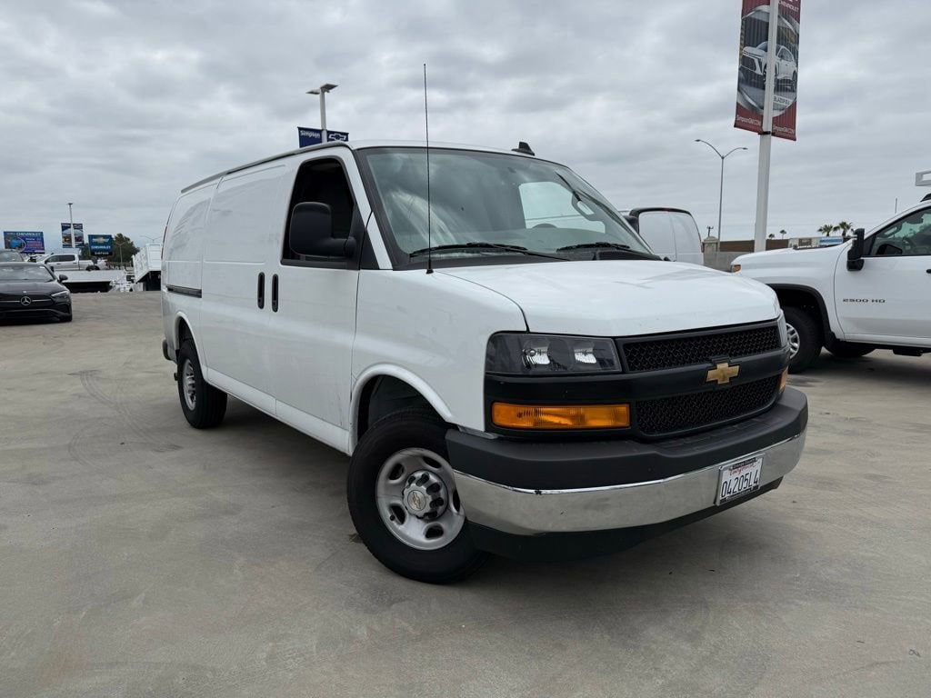 2025 Chevrolet Express 2500 Work Van HD's photo