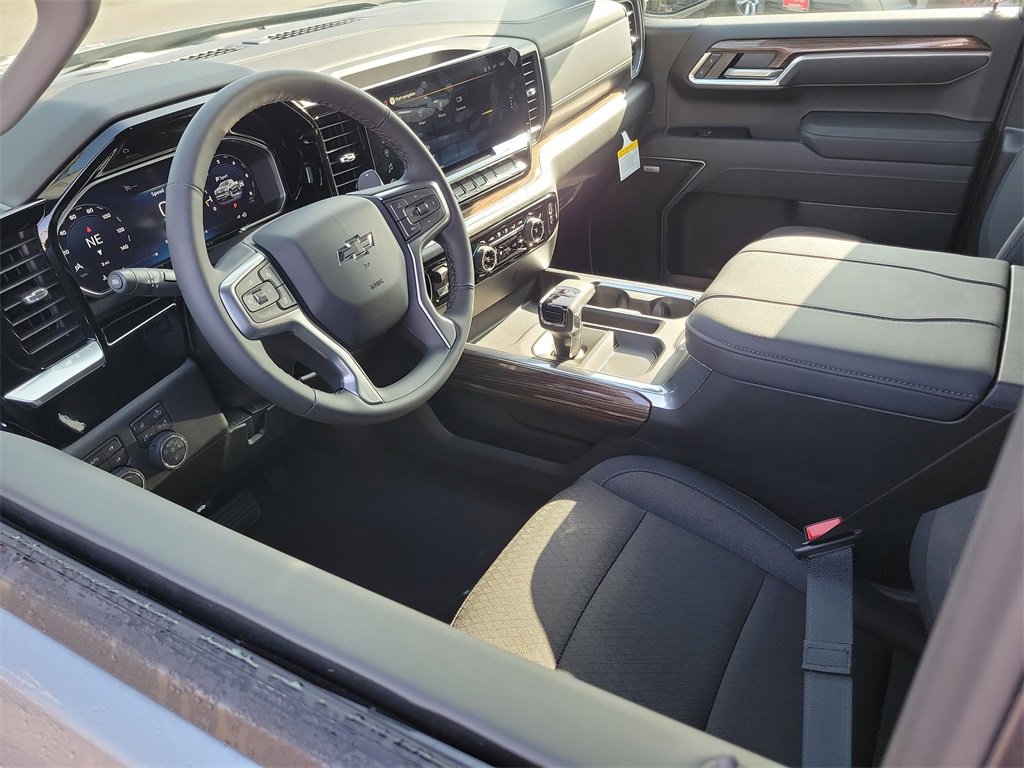 2026 Chevrolet Silverado 1500 RST photo 3