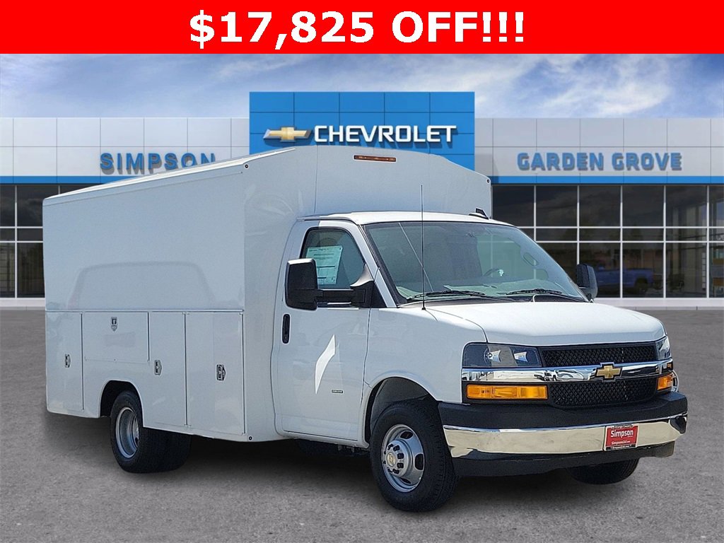 2025 Chevrolet Express Cutaway Base's photo