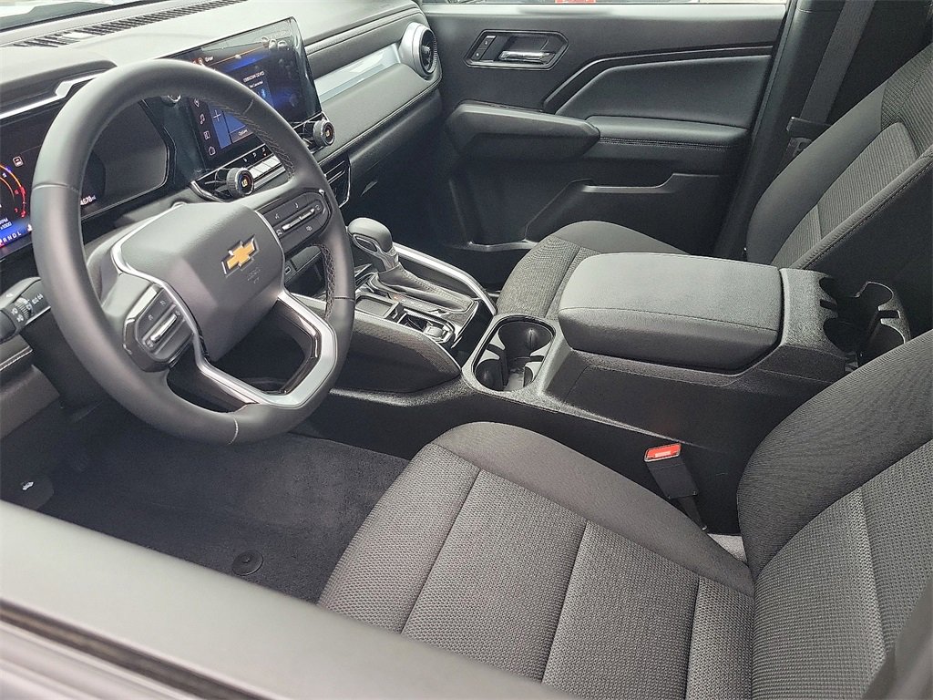2025 Chevrolet Colorado Work Truck LT photo 3