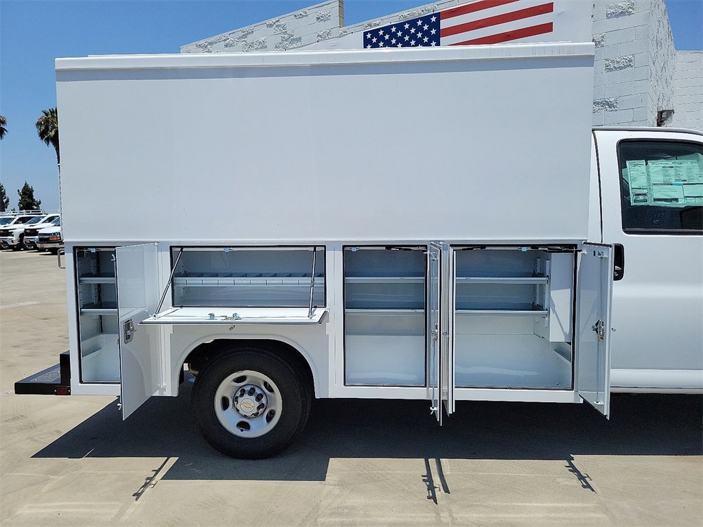 2025 Chevrolet Express Cutaway 3500 photo 4