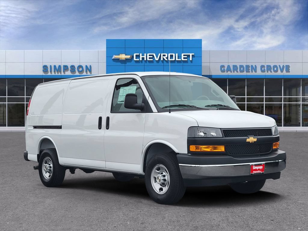 2026 Chevrolet Express 2500 Work Van HD's photo