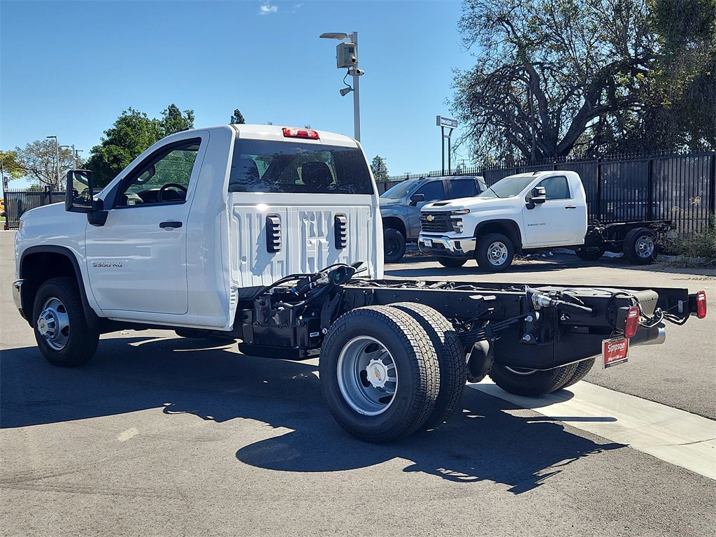 2025 Chevrolet Silverado 3500HD Work Truck photo 2