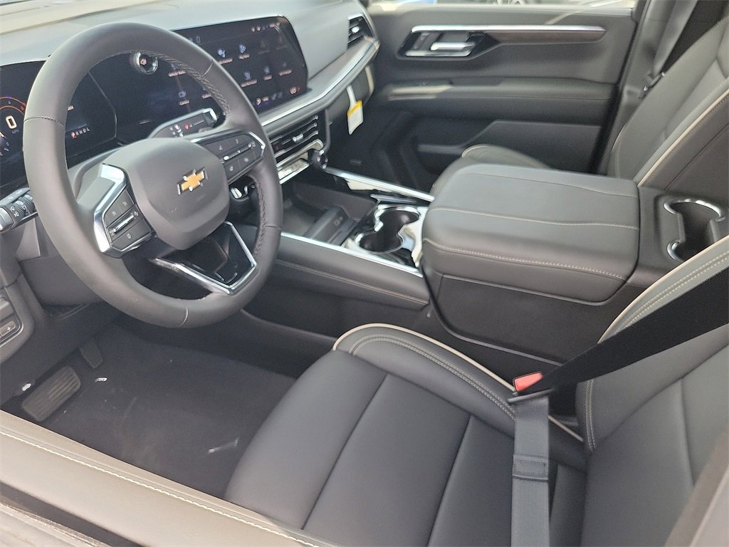 2026 Chevrolet Suburban Premier photo 3
