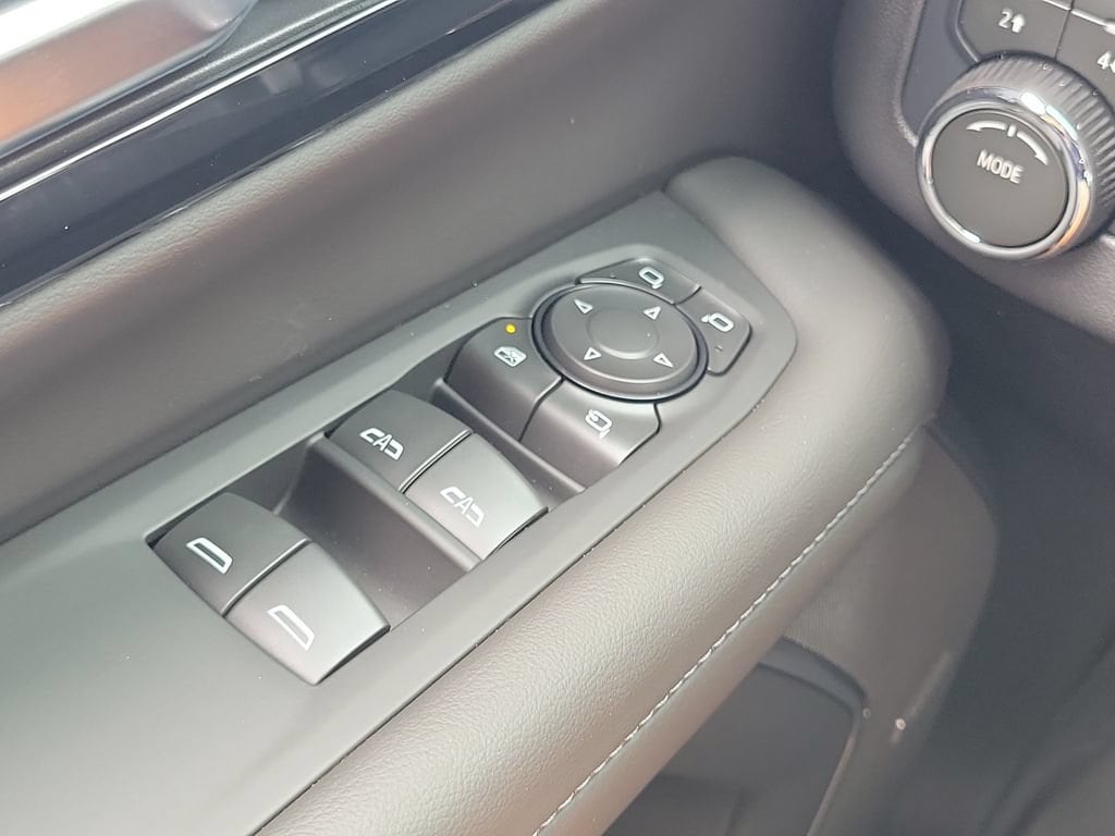 2026 Chevrolet Suburban Z71 - Photo 14