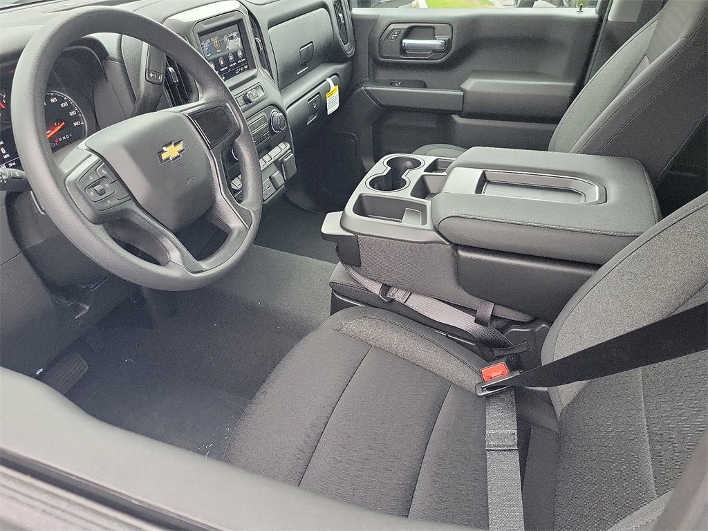 2026 Chevrolet Silverado 2500HD Custom photo 3
