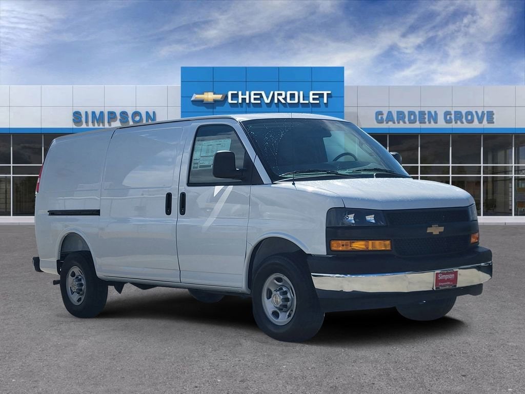 2026 Chevrolet Express 2500 Work Van HD's photo