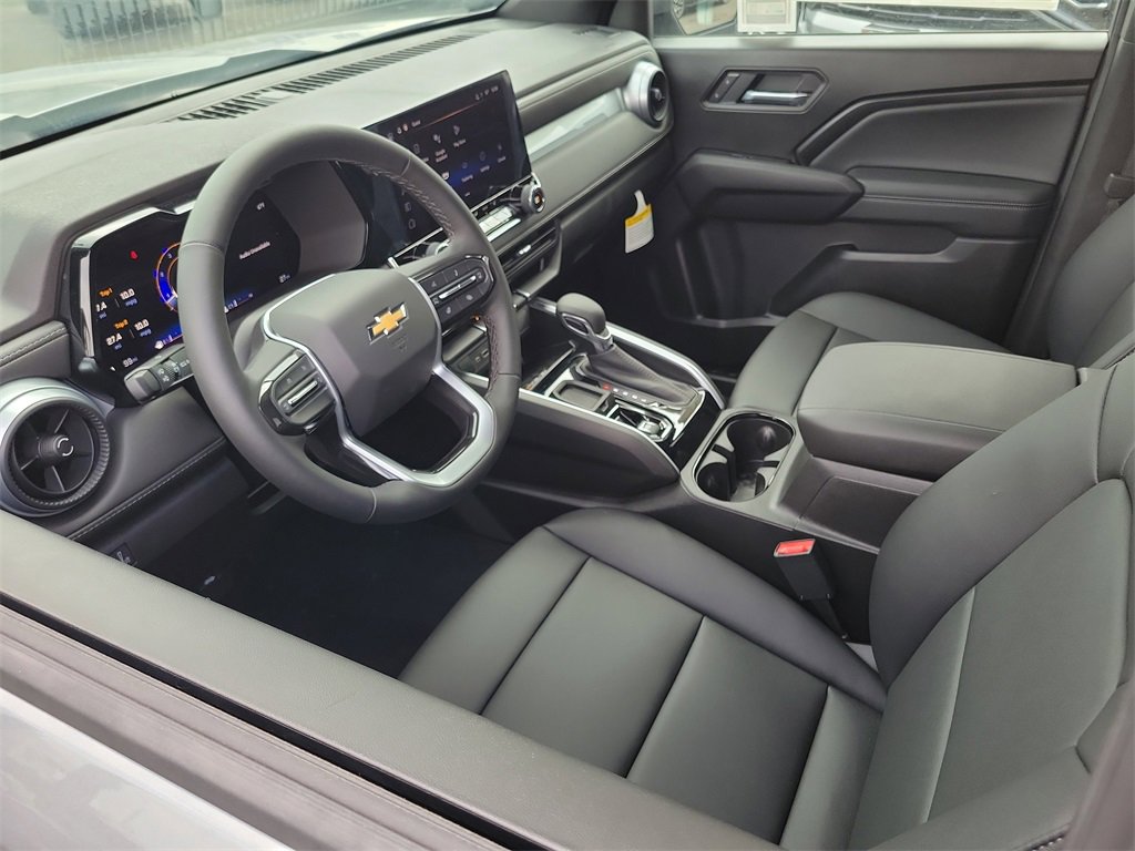 2025 Chevrolet Colorado Work Truck LT photo 3