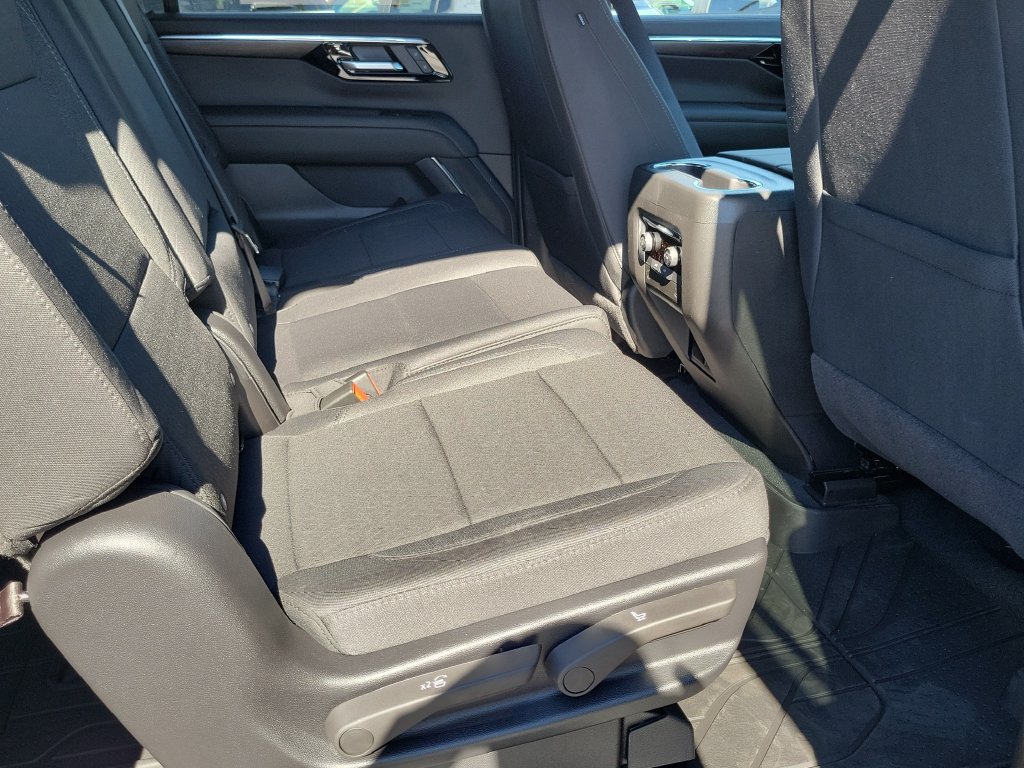 2027 Chevrolet Suburban LS - Photo 17